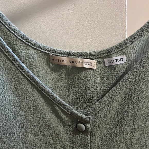 Green ACTIVE USA Tank - Picture 2 of 3